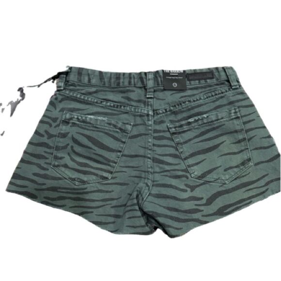 NWT Blank NYC Green & Black Animal print Denim shorts The Barrow sz 27 - Picture 8 of 8